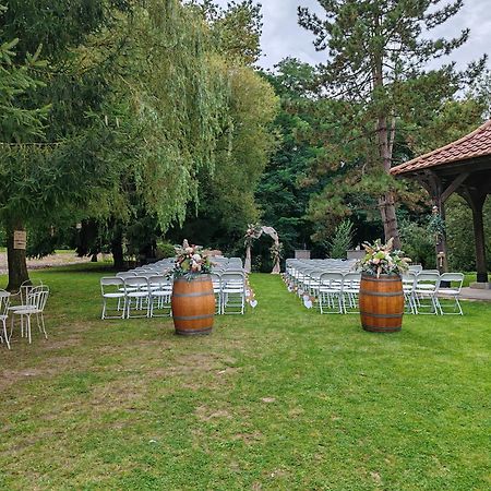 Logis-Hotel-Restaurant La Gentilhommiere Artres Екстер'єр фото