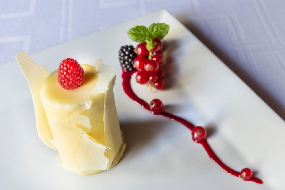 Logis-Hotel-Restaurant La Gentilhommiere Artres Екстер'єр фото