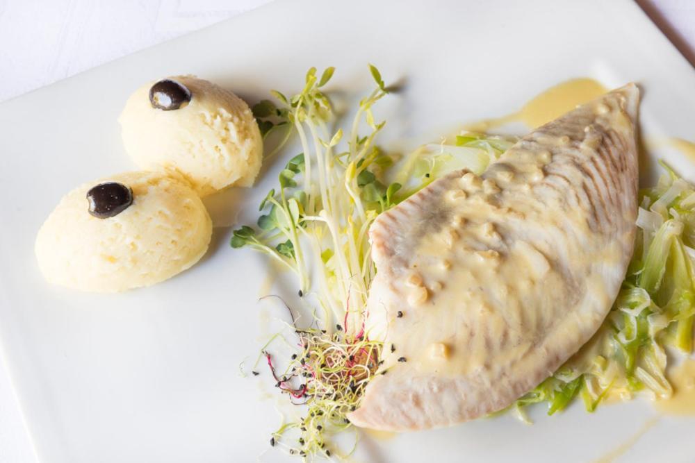 Logis-Hotel-Restaurant La Gentilhommiere Artres Екстер'єр фото