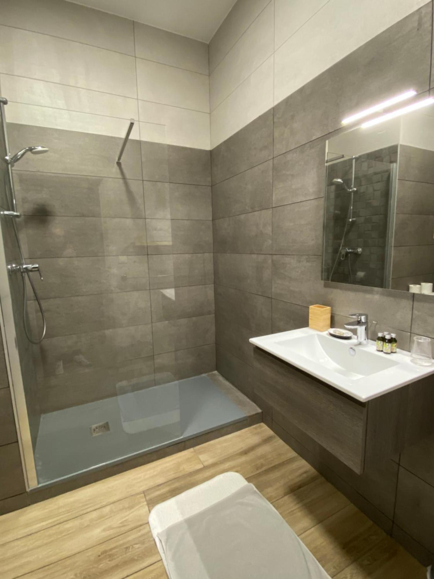 Logis-Hotel-Restaurant La Gentilhommiere Artres Екстер'єр фото