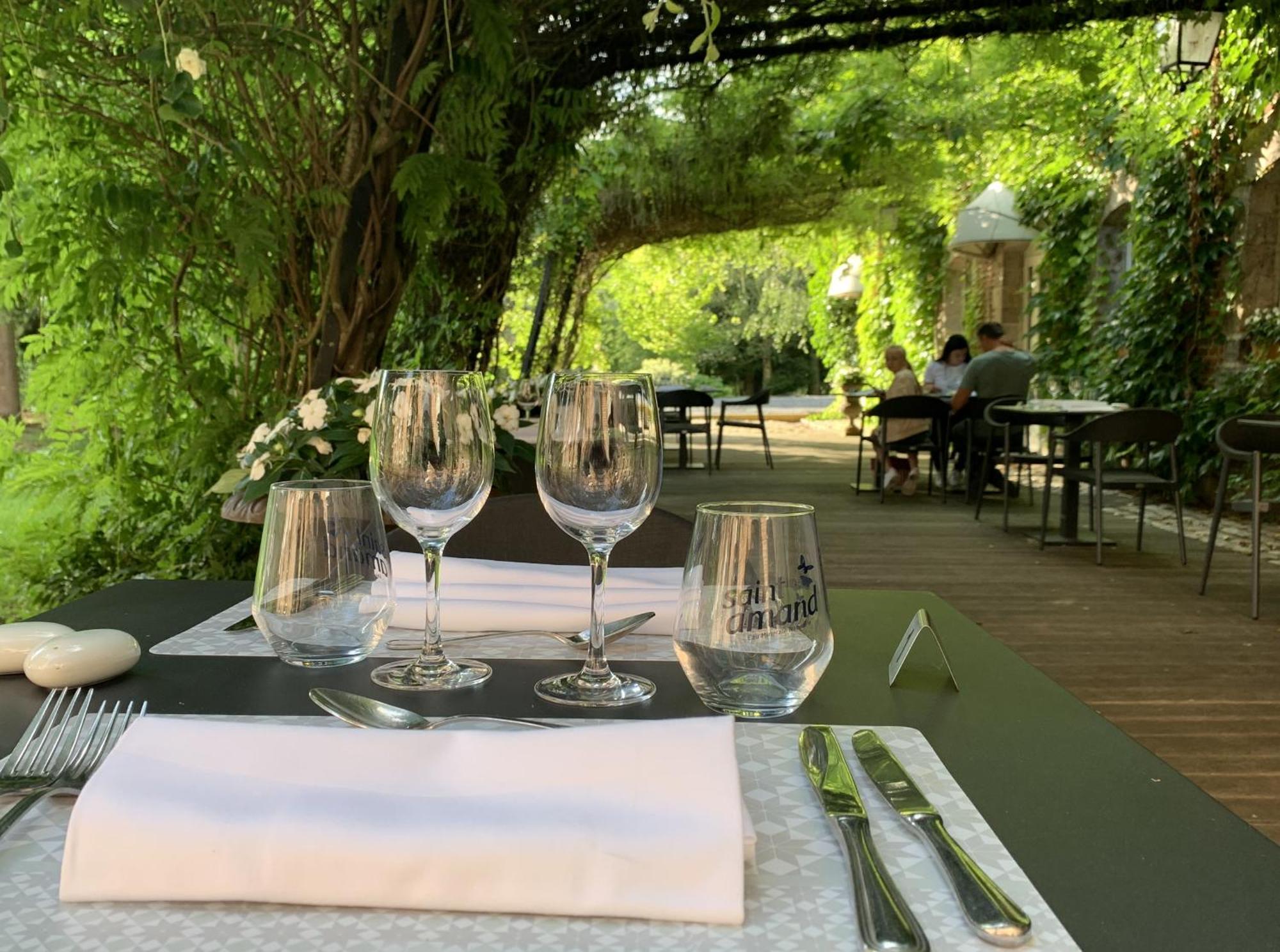 Logis-Hotel-Restaurant La Gentilhommiere Artres Екстер'єр фото